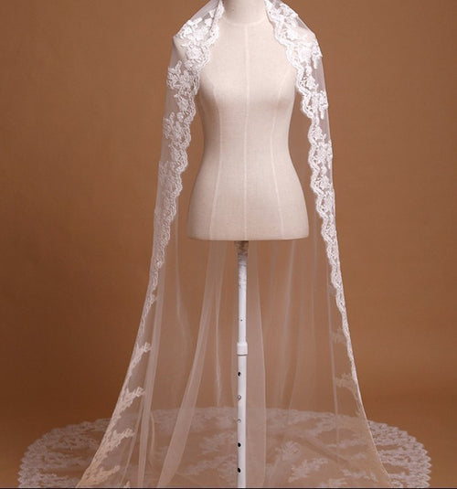 Long tail lace veil